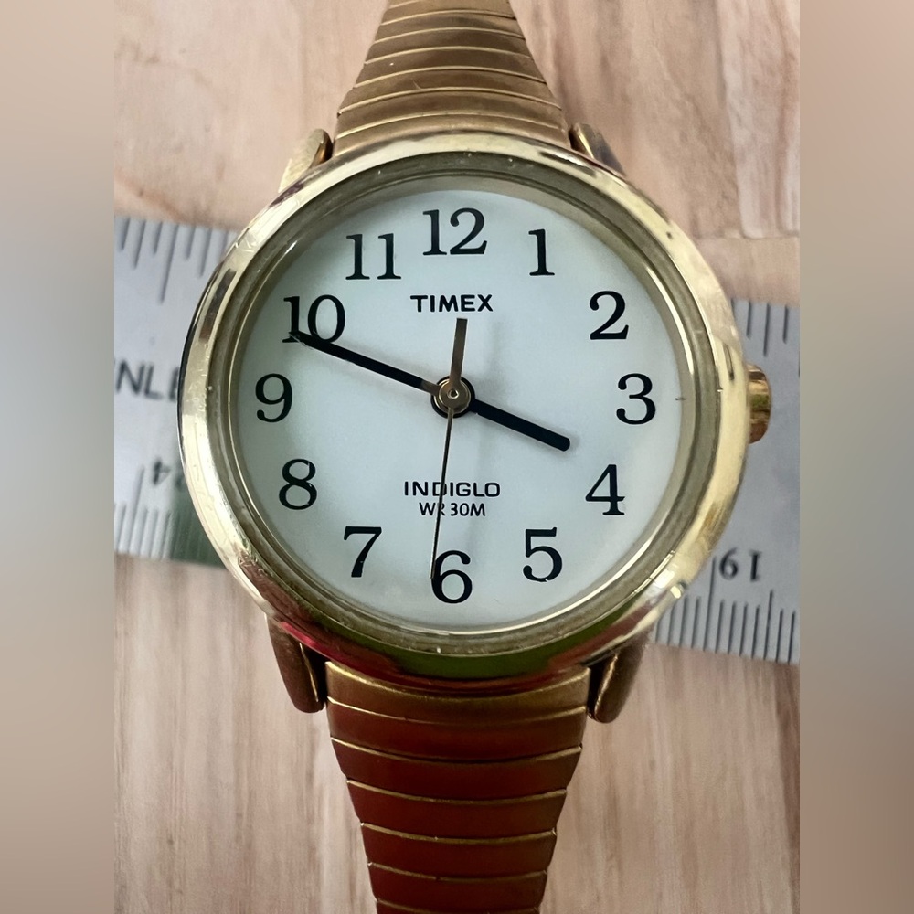 Timex ladies gold tone bracelet watch NEW BATTERY